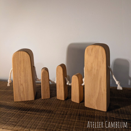 Grande famille de 5 - figurines en bois massif