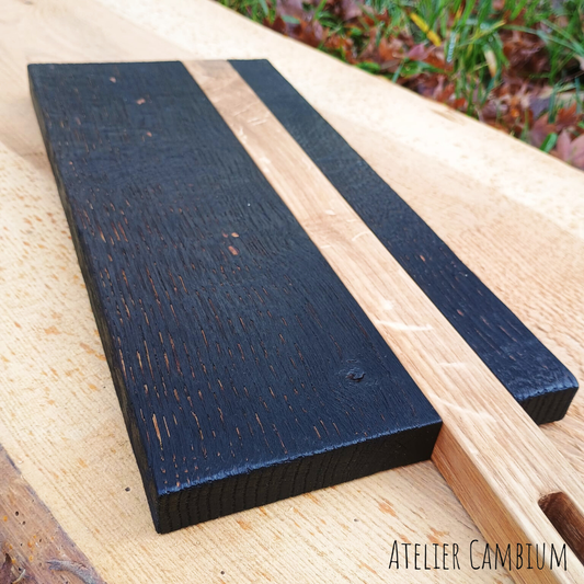 Planche de présentation en bois massif - chêne brûlé & chêne naturel