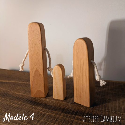Petite famille de 3 - figurines en bois massif