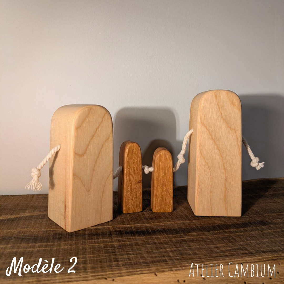 Grande famille de 4 - figurines en bois massif