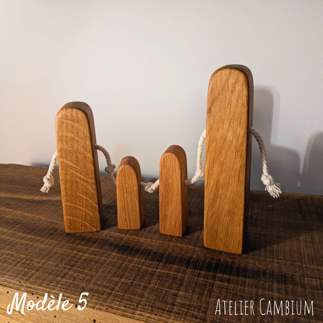 Petite famille de 4 - figurines en bois massif
